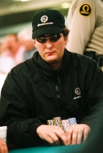 Phil Hellmuth: un fold sofferto ed un bel recupero