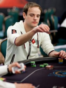 PCA 5.000$ NLHE: Heinz chipleader, Mustacchione a premio