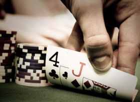Poker live: un altro circolo sequestrato a Prato