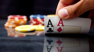 Mondo poker: arriva lo SCOOP in Italia, Francia-Spagna. Germania: online legale. Nuova variante nel NLHE con cambio delle carte