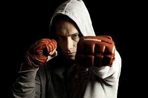 ElkY e RaSZi si sfidano a kick boxing