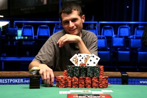 Vincere alle WSOP: c'è chi scappa e chi ascolta i Sex Pistols