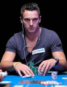 Sam Trickett si sbronza, ma prima fa cash out