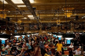 WSOP 2014 al via… e dal soffitto piovono 10.000 dollari!