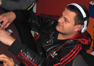 Explosive Sunday: vince ismab, Spinelli al final table