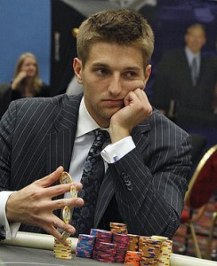 Strategia da torneo: Tony Dunst e un fold 'committato'
