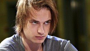 Viktor Blom: sessione maratona di 17 ore, profitto di 424.100$