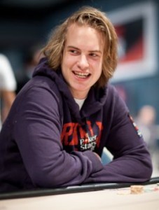 Isildur1 annichilisce Katchalov nel Superstar Showdown!
