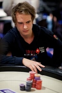 High Stakes: Ilari Fin distrugge Isildur1, benito1982 ok!