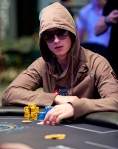 PCA Super High Roller: Viktor Blom e Negreanu al final table