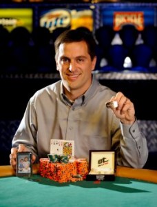 WSOP 2011 ev.25: Mike Sexton beffato, vince Chris Viox!