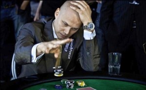High Stakes: il graffio di Ziigmund, Isildur1 bastona Cole South