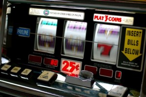 Sta per essere arrestato ma una slot (per una volta) lo “salva”