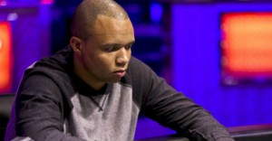 Phil Ivey vince 700.000 dollari in un giorno al cash game online