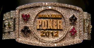 3-2 vs K-8: una delle mani più belle nella storia delle WSOP