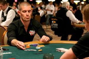 È Natale: Gus Hansen torna online e dona 272.000$