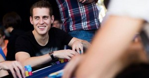 Come fa un giocatore di poker a raggiungere il successo?