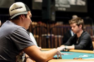 Doug Polk: trasforma la mano in bluff ma l'avversario ha il nuts