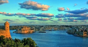Poker e tasse: Malta è una piattaforma fiscale favorevole per i grinder italiani?
