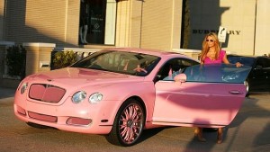 Paris Hilton hot gambler: perde a poker la sua Bentley
