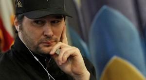 La trappola di Hellmuth funziona: Laak perde tutto in bluff