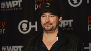 Disastro Hellmuth nel cash game: è in passivo di 130.000$, ecco le mani