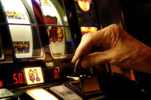 Vince alle slot al casinò e dall’emozione perde la vita
