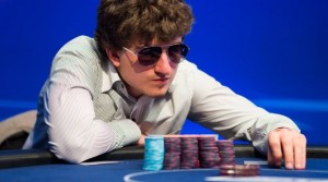 Il "bullo" Urbanovich: 5bet con aria pura, piega Kurganov a Monaco (video)