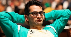 Antonio Esfandiari, prima di bluff perisce e poi di super bluff ferisce (video)