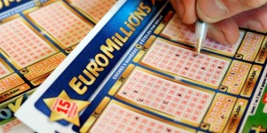 Pazzesco: gioca i numeri della roulette e vince jackpot da £ 93 milioni