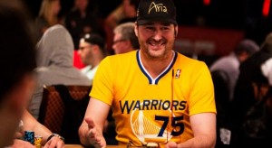 Phil Hellmuth limp/folda Q-Q preflop e si difende: "Ero sicuro che non avesse J-J!"