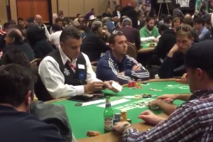 [VIDEO]Incredibile al Main Event: dealer mostra l'asso al giocatore! Errore o cheating?