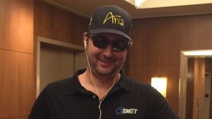 Umiltà-time per Phil Hellmuth: "centinaia di migliaia di persone si ispirano a me"