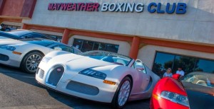 Floyd Mayweather acquista 100 fuoriserie a Las Vegas