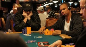 Hellmuth e Ivey allo stesso tavolo nel Main Event, lo scontro è inevitabile