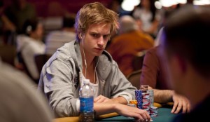 Viktor Blom si accende: nel weekend vince 950.000$ su Pokerstars!