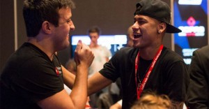 Neymar fa il duro: bluff con king-high e Akkari se la dà a gambe!