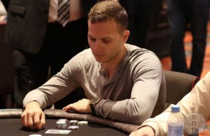 Inspiegabile condotta di Roberts all'High Roller EPT: punta e folda con un big blind!