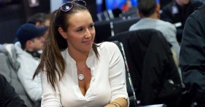 Anna Khait, la bomba sexy del poker protagonista a Survivor [Photo Gallery]
