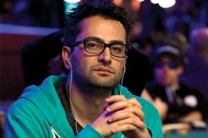 Esfandiari si riscatta dopo la gaffe al PCA: donati 50.000$!