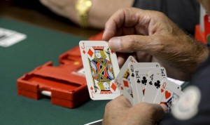 In Thailandia 50 militari arrestano 32 pensionati europei per un torneo di bridge