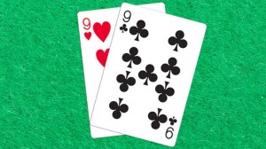Daniel Negreanu: come gestire una coppia di 9 con 40 big blinds dopo raise e call