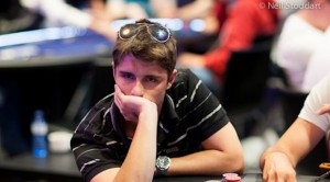 Rischia di non giocare il Sunday Million, poi chiude 4° dietro a Musta e vince 64.000$