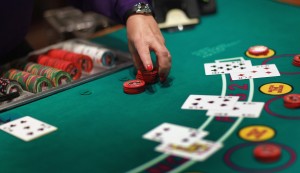 Giocatore high roller sbanca casinò di Sanremo: drappo nero (con giallo…) al tavolo di blackjack!