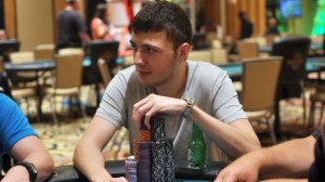 Jared "Harrington25" Bleznick bannato a vita dalle WSOP: ha piegato e strappato le carte in preda al tilt