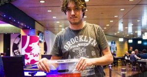 Red Shark: Dario Minieri vola e chiude chipleader nel day 1C. 311 paganti dopo tre flights