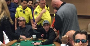 Little One Drop: player urla e insulta, viene scortato fuori e squalificato [VIDEO]