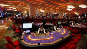 Giocatore malese perde £3,9 milioni a baccarat e dichiara guerra al casinò londinese Aspinalls: i motivi