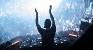 Il poker e i DJ: i perchè di un grande amore reciproco