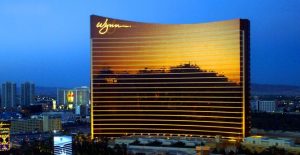 Las Vegas: donna scommette 3$ e vince oltre 10 milioni alle penny slot del Wynn, l'11% andrà all'Erario